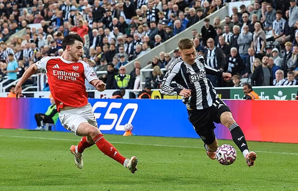 Cuộc đối đầu đầy căng thẳng giữa Arsenal và Newcastle trong bối cảnh cuộc đua vô địch đang ở giai đoạn nước rút.