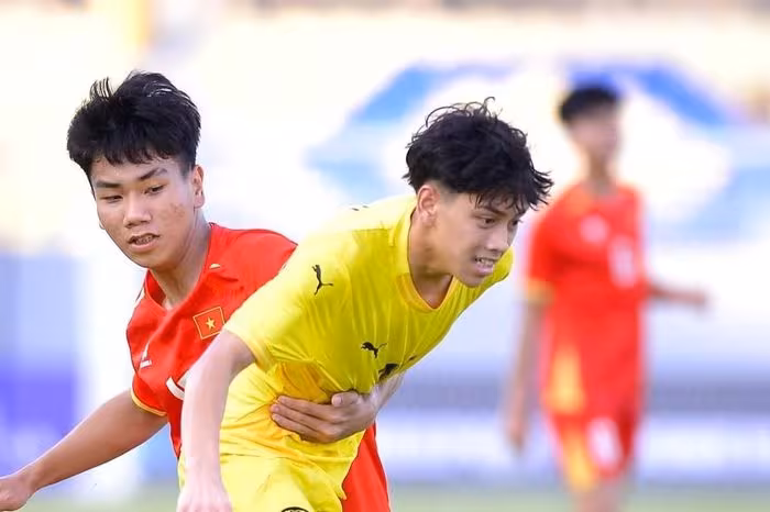 Chung kết U17 Đông Nam Á: U17 Việt Nam dẫn trước Malaysia 2-0 đầy thuyết phục
