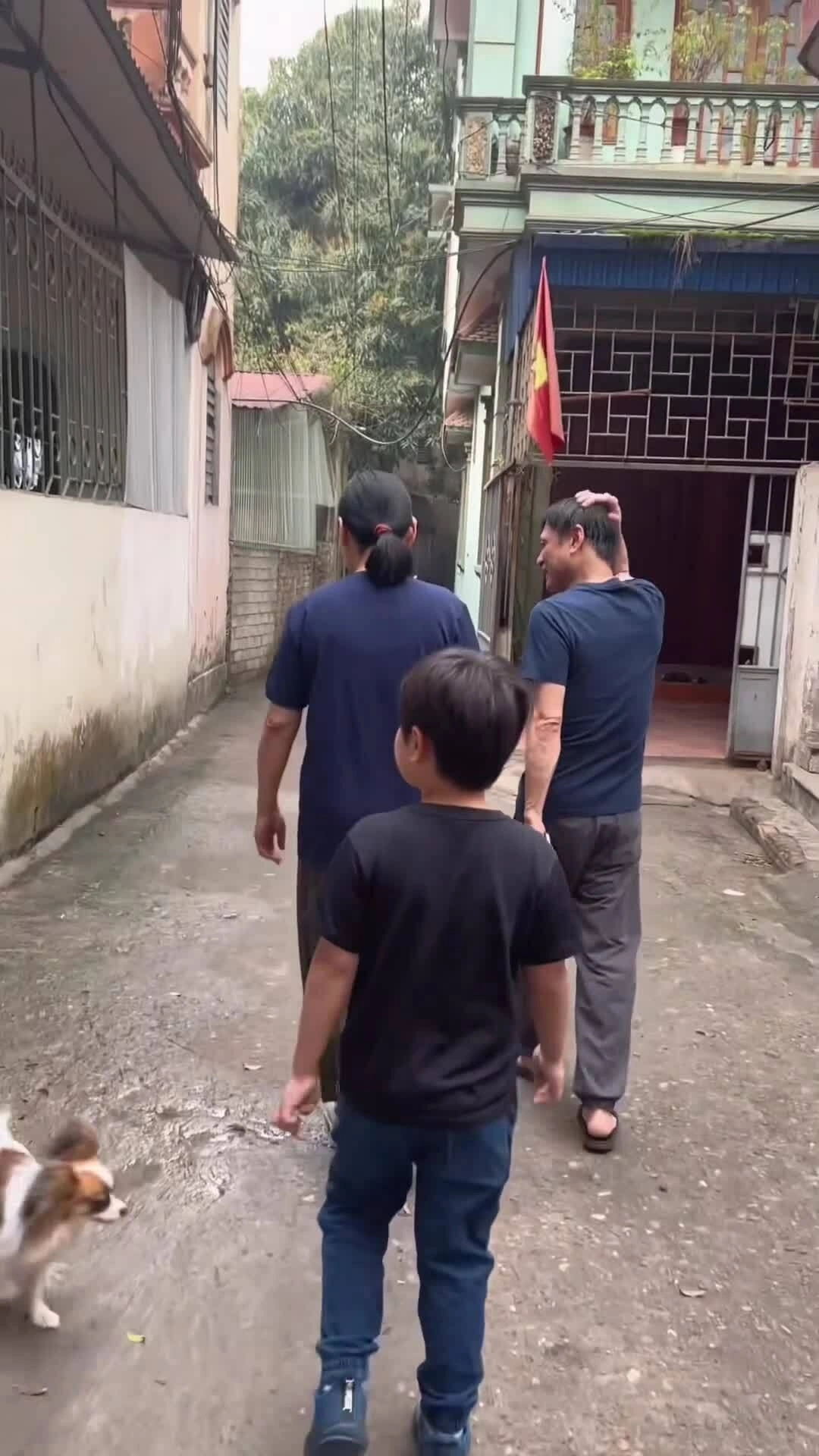 Chị Diệu Linh chia sẻ về những khó khăn khi là con một chăm sóc bố mẹ đau yếu. Video nhân vật cung cấp