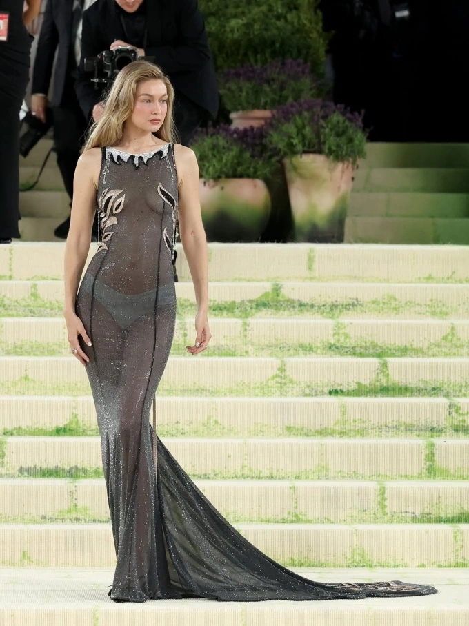 Sự kết hợp giữa kỷ luật và lắng nghe cơ thể giúp Gigi Hadid luôn tỏa sáng với thần thái tự tin tại các sự kiện lớn như Met Gala 2026. Ảnh: holausa